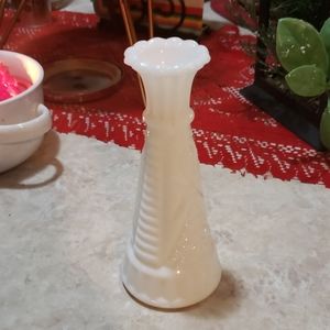 Vintage white milk glass rose bud flower vase Star